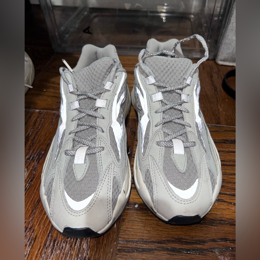 Yeezy boost 700 V2 static